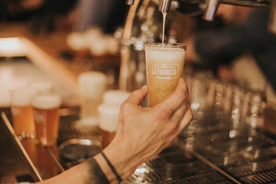 Cruzcampo elabora la cerveza 'Biznaga de oro' en homenaje al Festival de Cine de Málaga