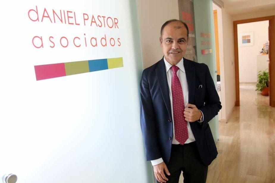 Daniel Pastor, Economista y empresario.