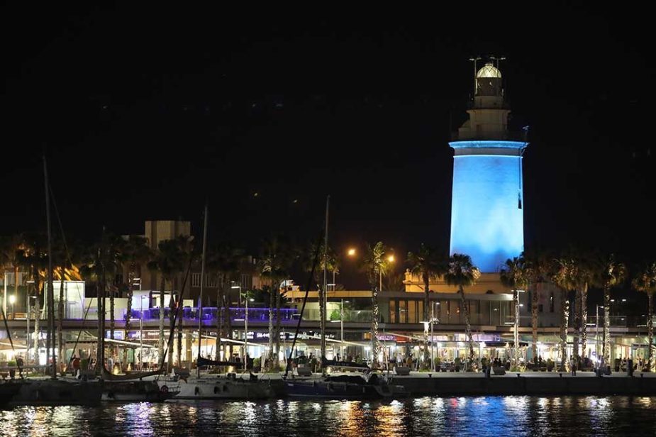 Farola iluminada para aniversario.
