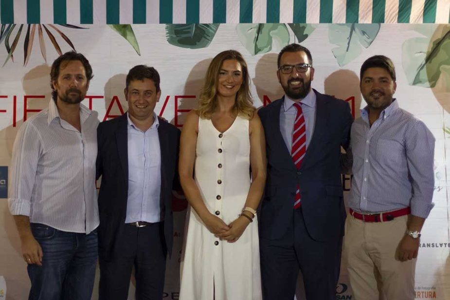 Asistentes a la Fiesta de Verano de AJE Málaga.