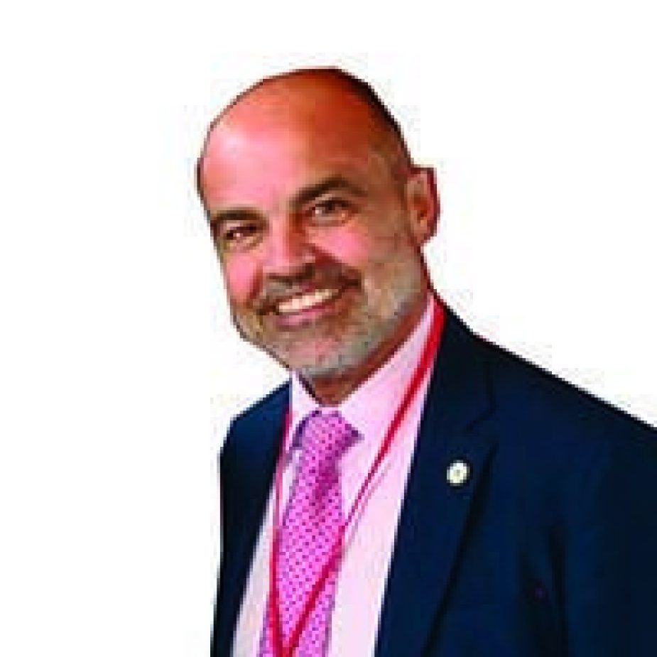 Es Presidente del Aula de liderazgo de la UMA.