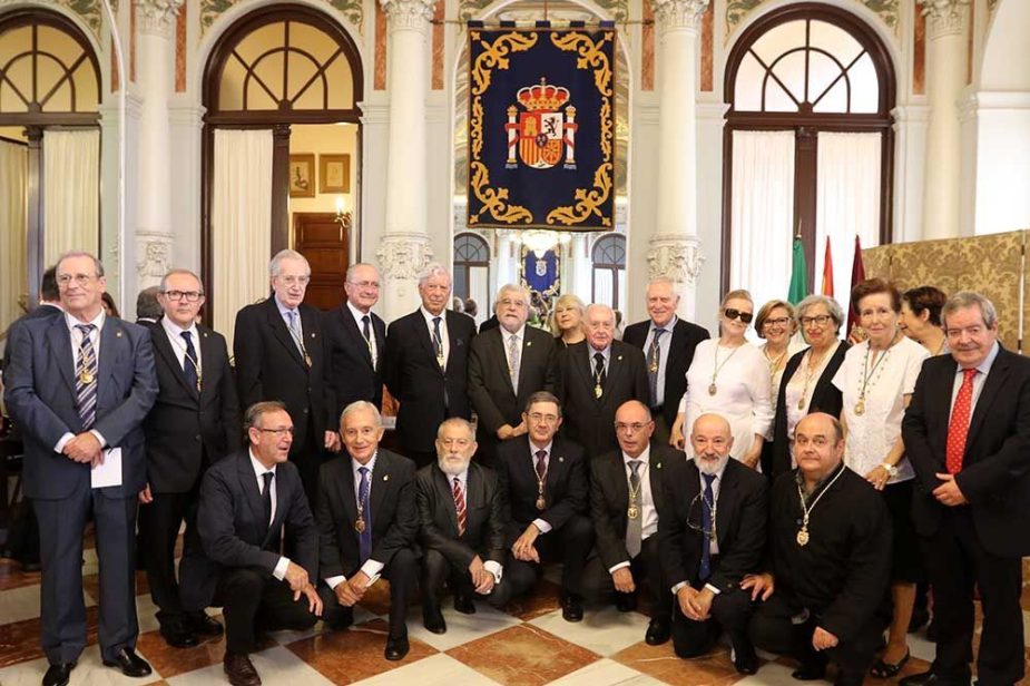Mario Vargas Llosa recibe la Medalla de la Academia de San Telmo