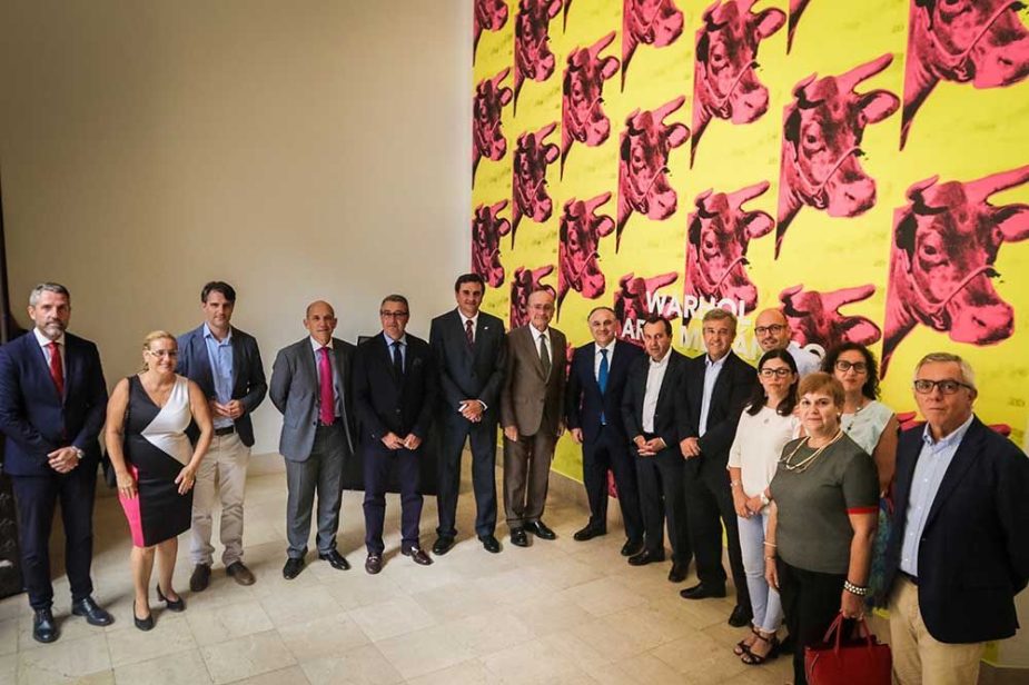Los alcaldes de la provincia de Málaga despiden a Warhol