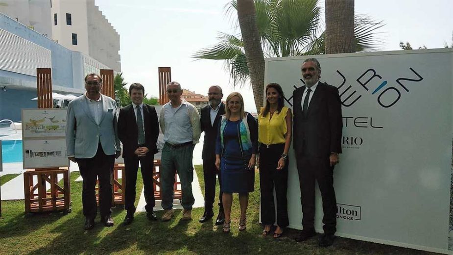 acto de colocación de la primera piedra del Curio Collection by Hilton