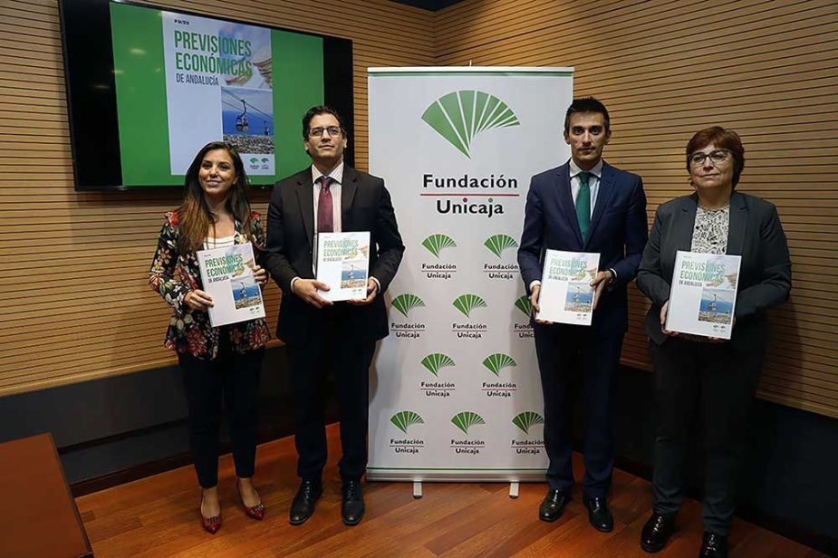 Presentación informe de Analistas Económicos