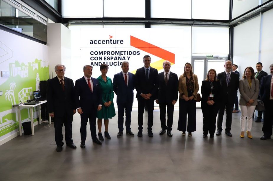 La visita de Pedro Sánchez ha coincido con el veinte anniversario de la compañía en Málaga