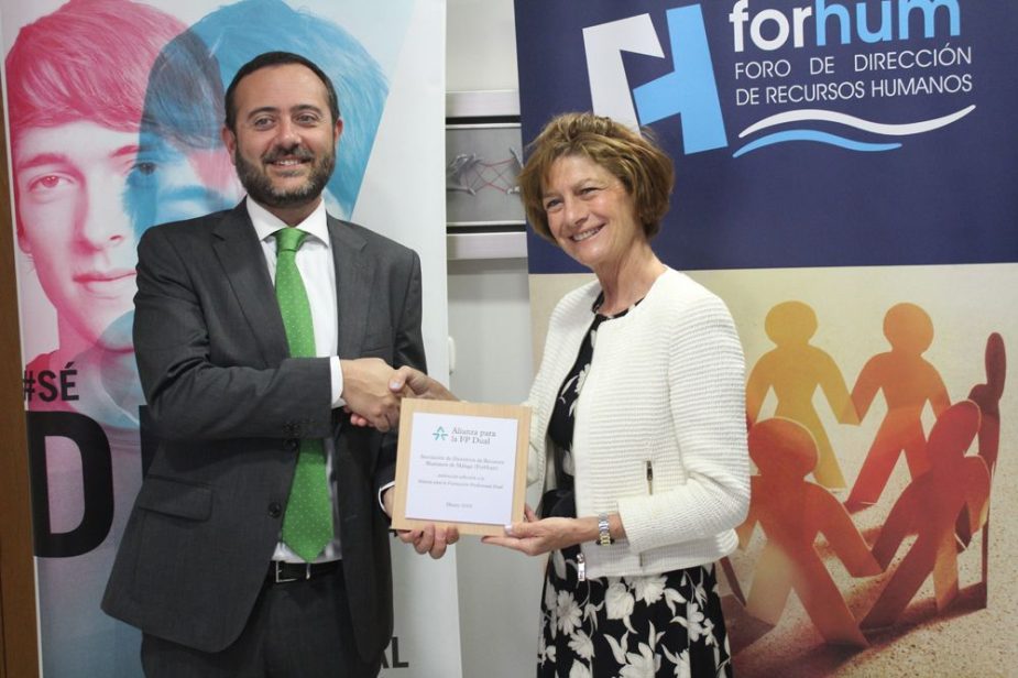 La firma de este convenio permitirá a Forhum promover la formación profesional dual.