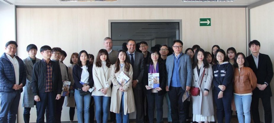 La delegación procede de la ciudad de Hwaseong, ubicada a 25 kilómetros de Seúl