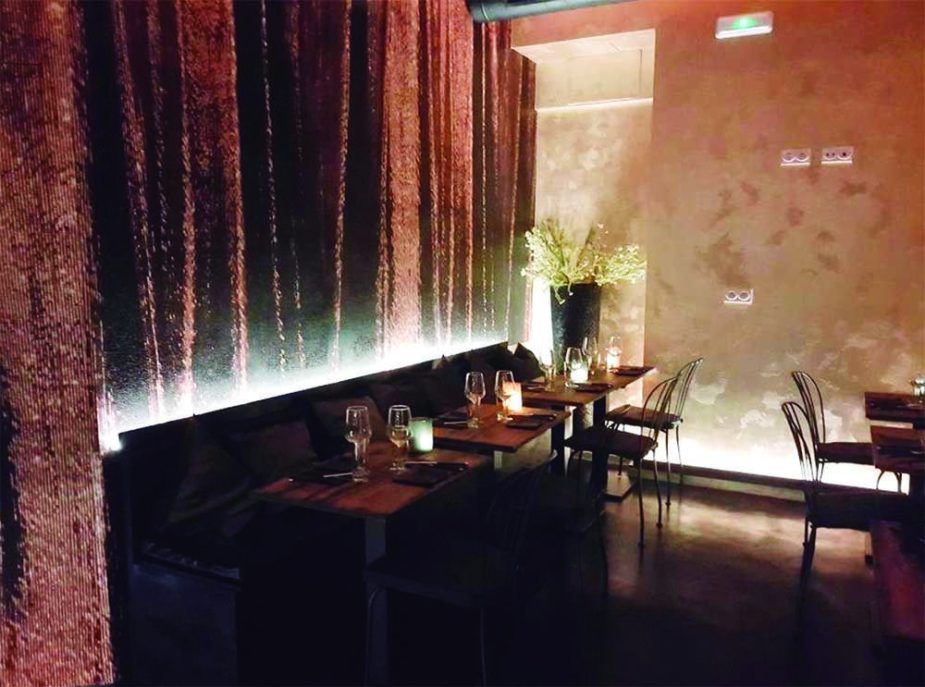 Prohobitox,Interior del restaurante Prohobitox "crossover asiático".