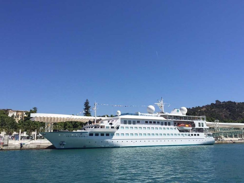 El exclusivo buque de crucero 'Crystal Esprit' en el Puerto de Málaga.