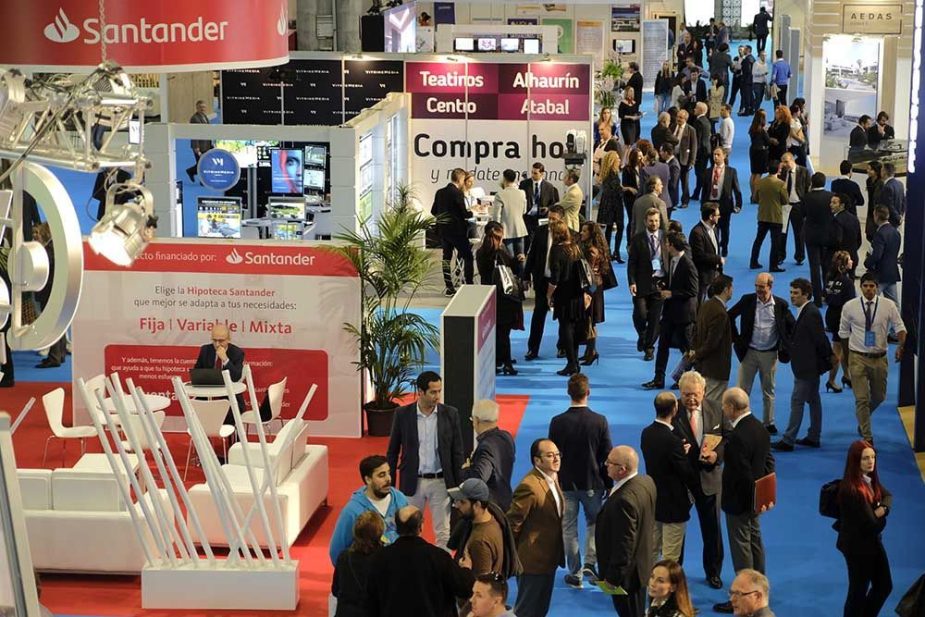 Zona expositiva en Simed.