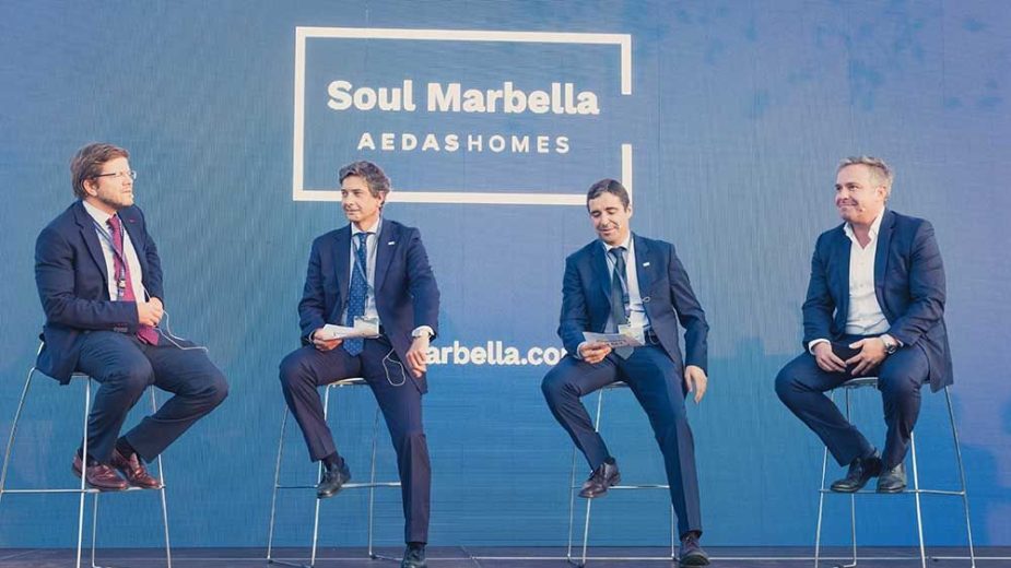Alberto Delgado, director de Operaciones AEDAS Homes; José Ignacio Fernández, DT en Costa del Sol; Pedro Vázquez, gerente del proyecto; y Mark Strasek, managing director de Asset Folio Exclusive.