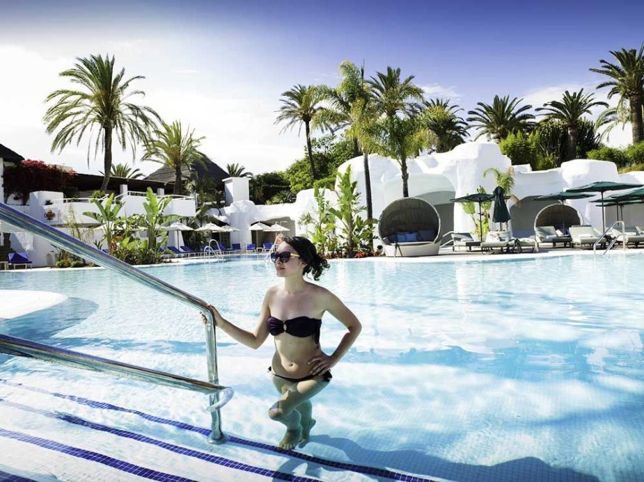 Piscina Orange Beach Club Marbella