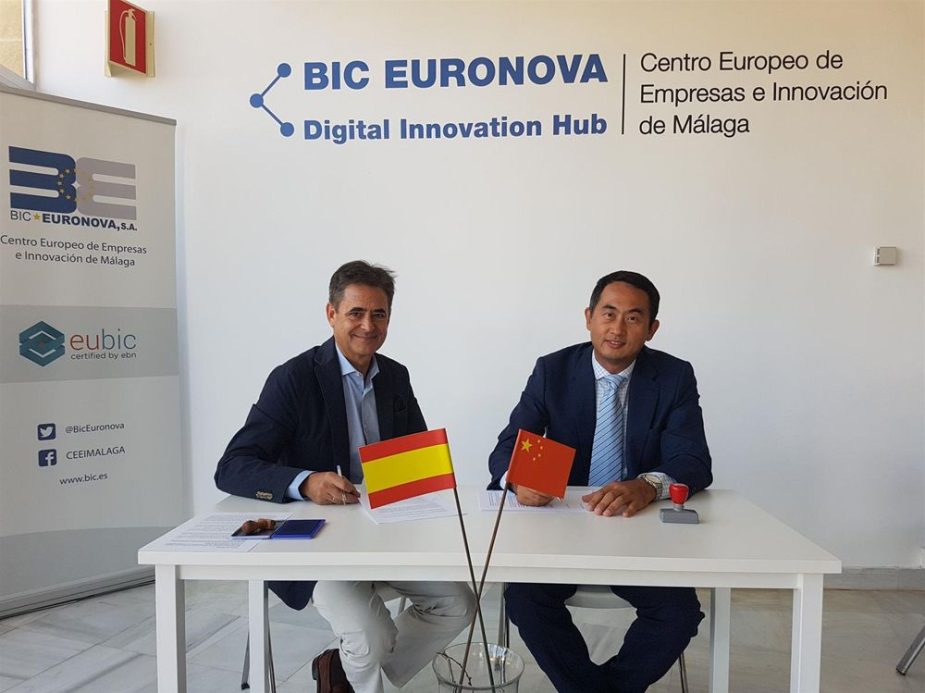 Firma del acuerdo entre BIC Euronova y Microdragon OU.