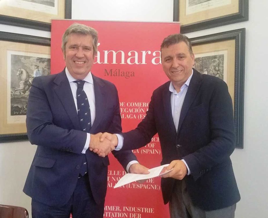 El presidente de la Cámara de Comercio de Málaga, Sergio Cuberos Lara (derecha) y el director general de la Fundación INCYDE, Javier Collado Cortés (izquierda).