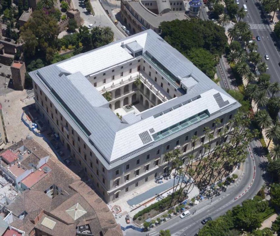 Palacio de la Aduana donde se encuentra el Museo de Málaga.