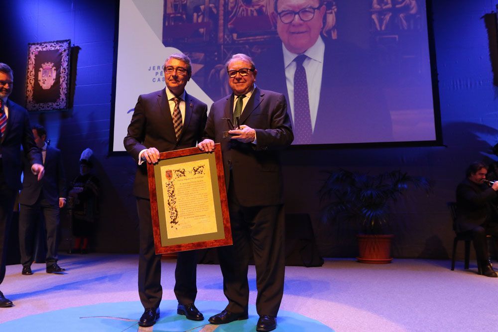 Entrega de la distinción M de Málaga a Jerónimo Pérez Casero