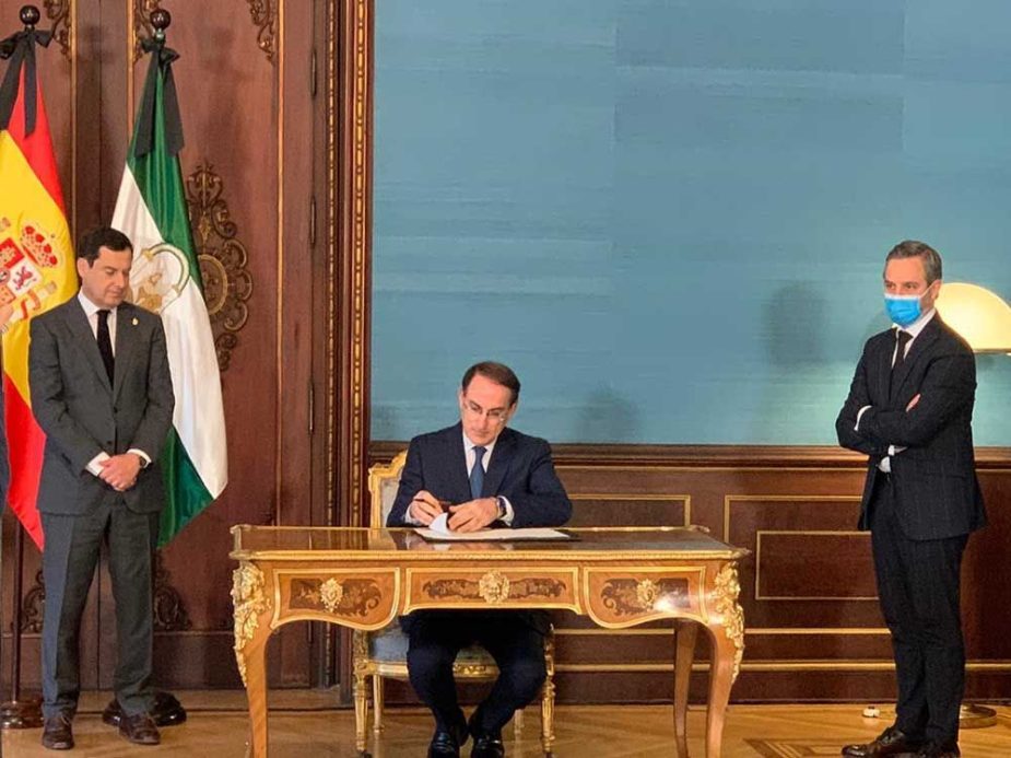 Firma del convenio entre Garántia y la Junta Andalucía.