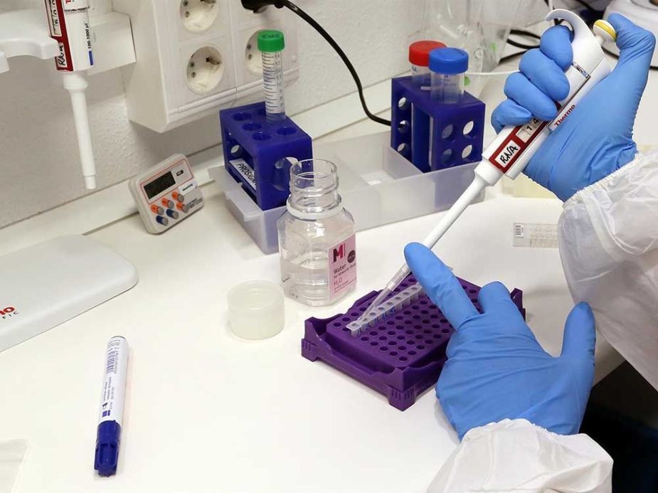 Pruebas de laboratorio en la Universidad de Málaga (UMA)