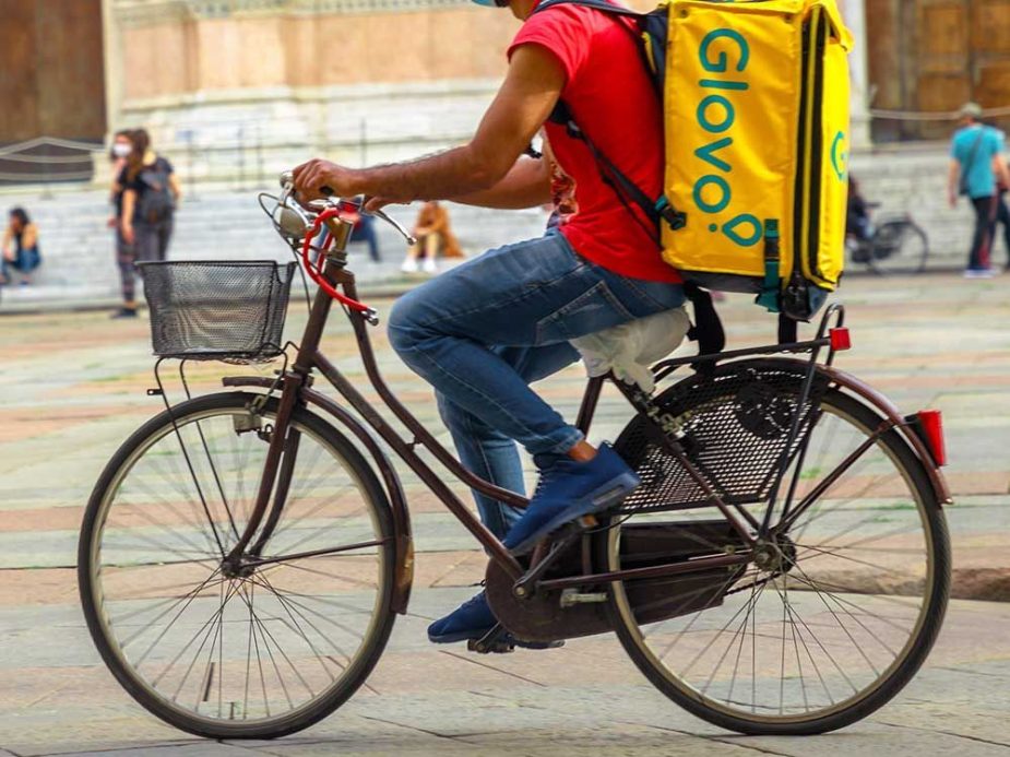 La campaña de Visa y Glovo para ayudar al pequeño comercio en Málaga