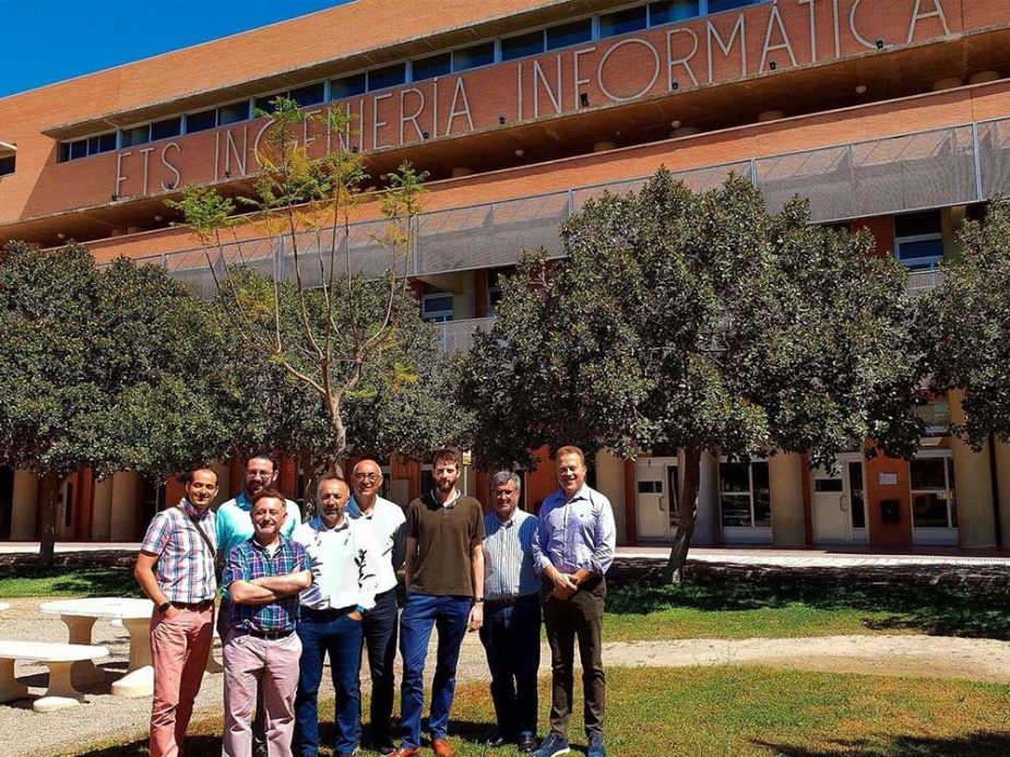 Equipo del grupo NEO de la Escuela de Ingeniería Informática de la UMA y que está participando en el proyecto "Eco-Iot".