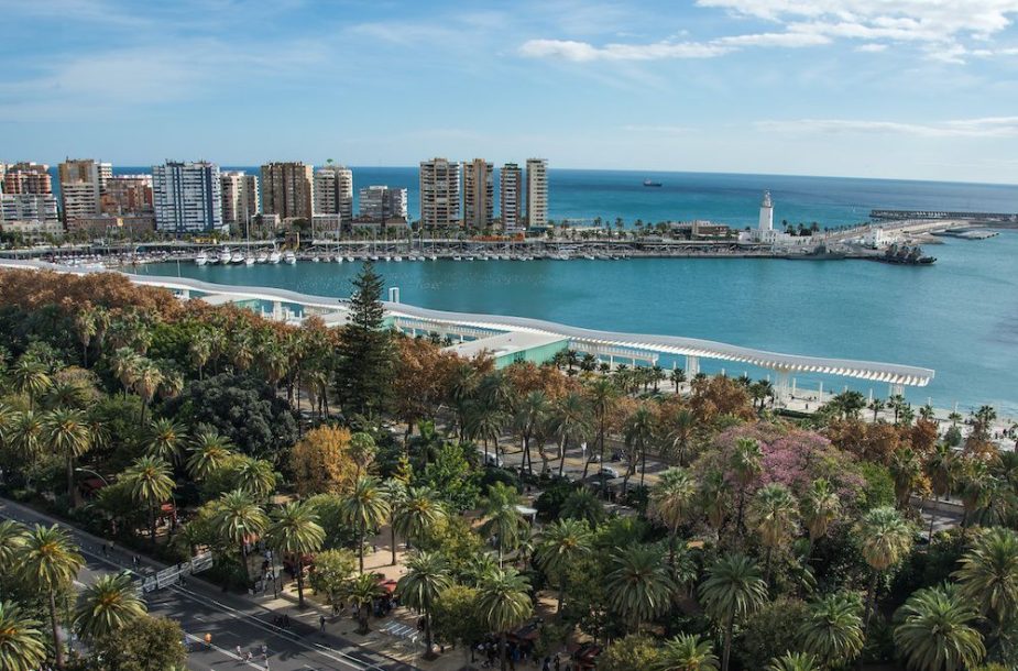 Málaga: parque y puerto.