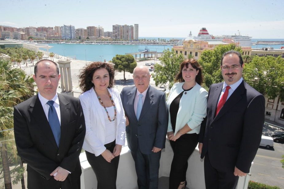 Pablo Franco Cejas (en el centro) junto a su equipo de trabajo