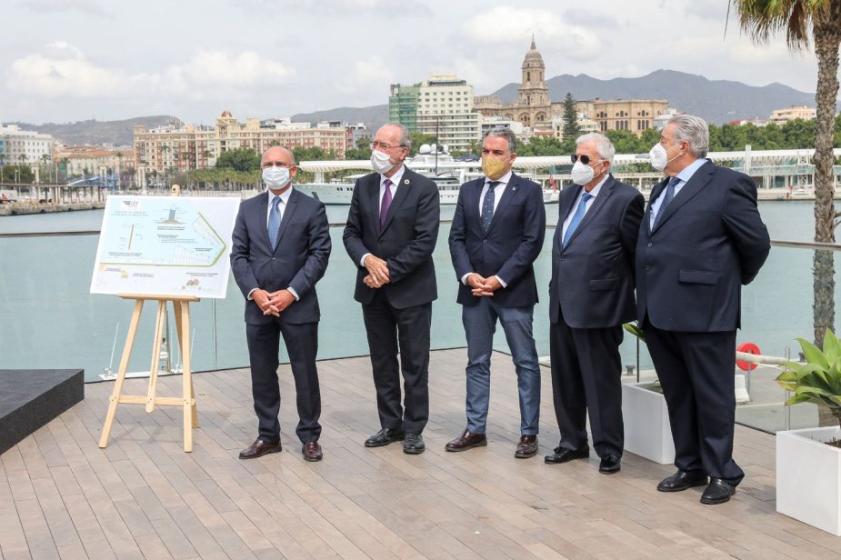 megayates en el Puerto de Málaga Vida económica