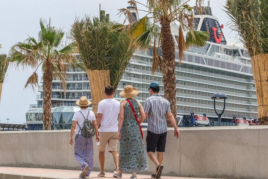 contratos verano pernoctaciones málaga vida económica