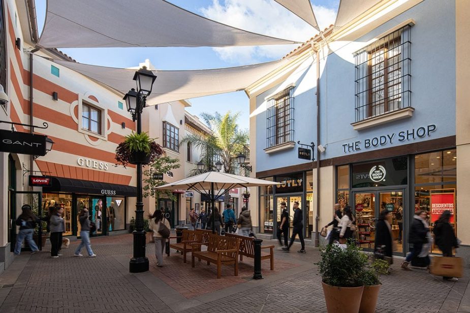 mcarthur glen designer outlet