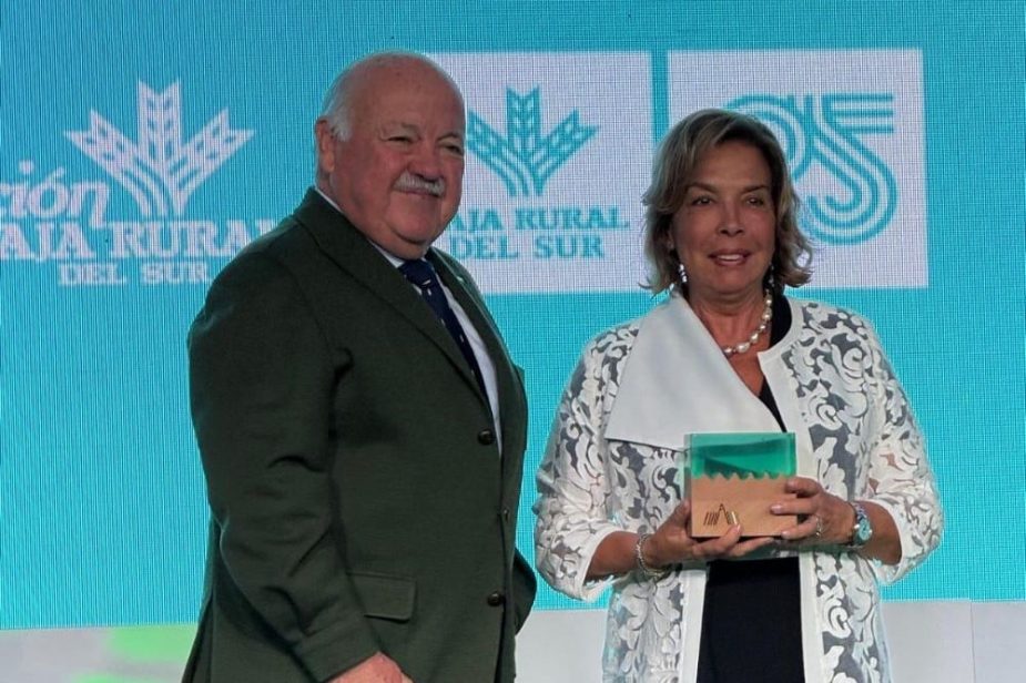 Faccsa recibe premio