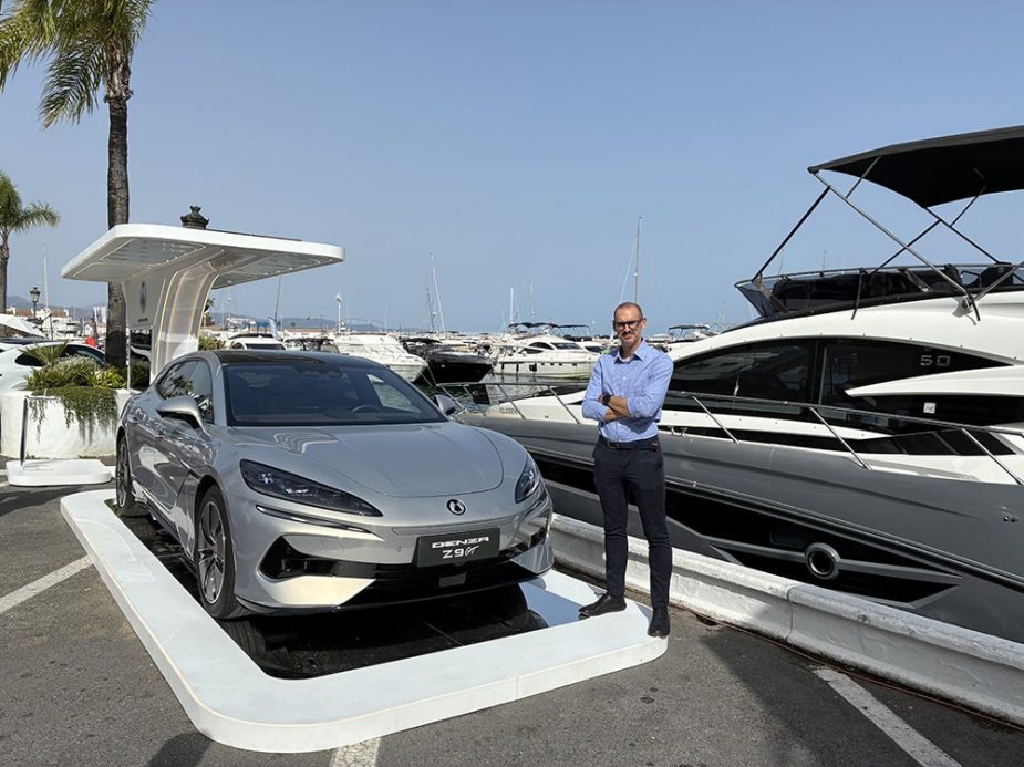 DENZA muestra en Málaga sus nuevos coches de lujo en Puerto Banús y Sotogrande