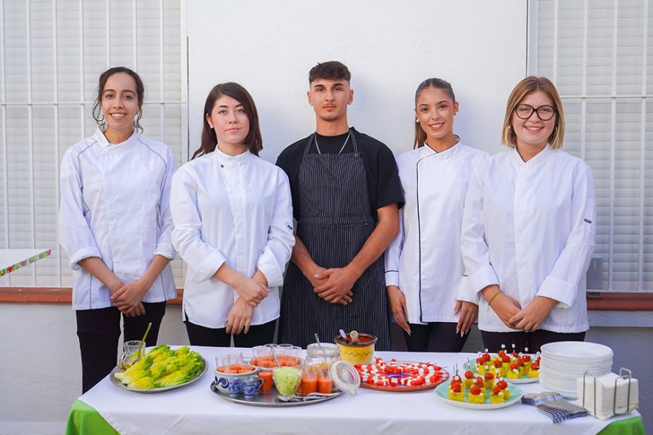 Ocho alumnos se formarán en hoteles de Fuengirola, Estepona y Marbella durante dos años y medio.