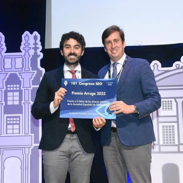 Carlos Rocha mejor oftalmólogo joven 2025
