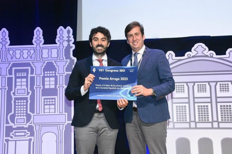 Carlos Rocha mejor oftalmólogo joven 2025