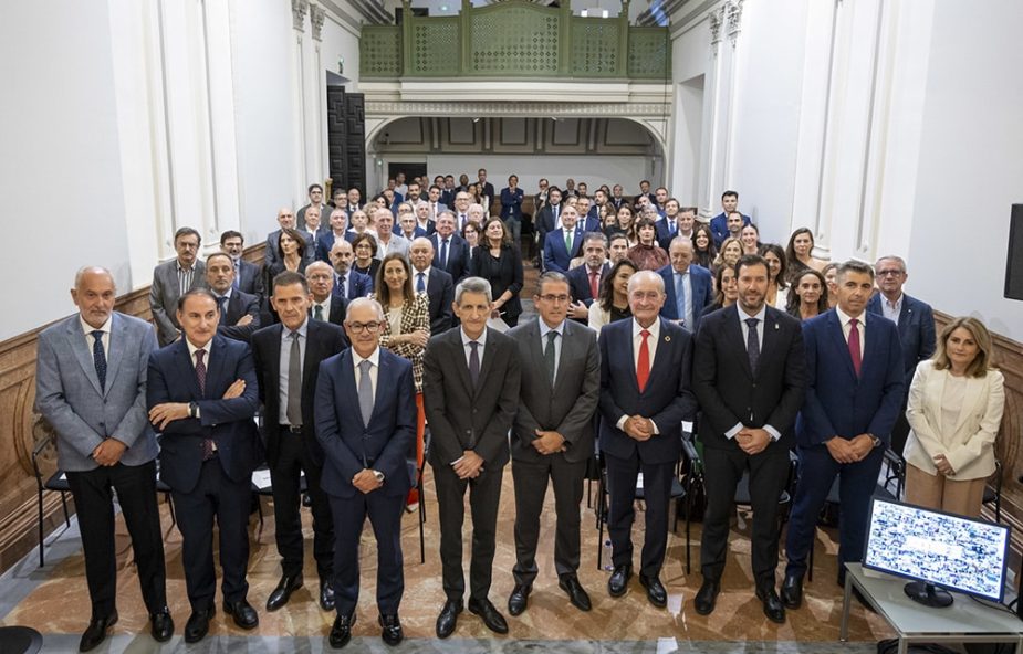 Autoridades y representantes de instituciones, organismos colaboradores y de las entidades promotoras del Proyecto Edufinet