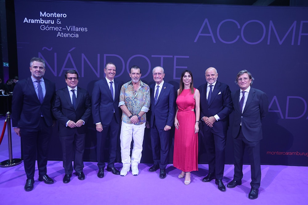 Empresarios y autoridades respaldaron la integración de dos despachos históricos en Málaga