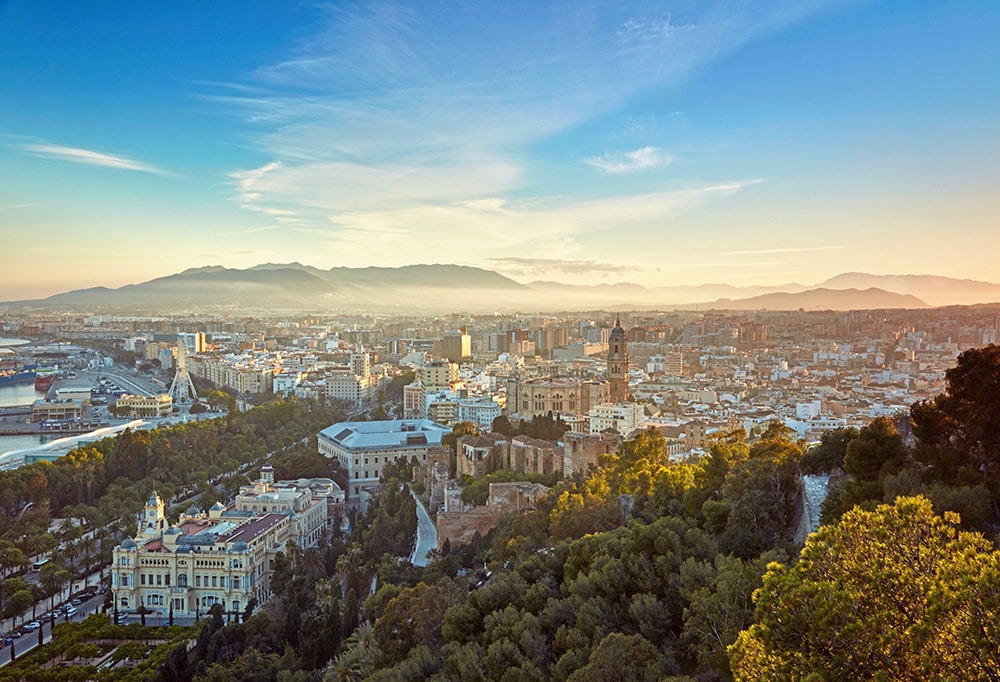Vista panorámica de Málaga capital, epicentro del auge inmobiliario y de la presión residencial