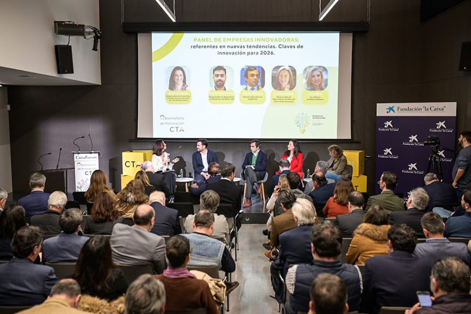 Imagen del encuentro de presentación del informe Tendencias de Innovación 2026 del Observatorio de Innovación CTA en CaixaForum Sevilla.