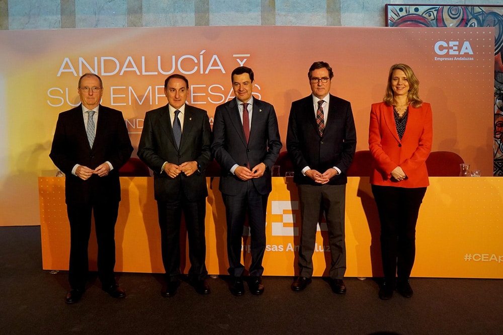 Juanma Moreno, Antonio Garamendi y Ángela de Miguel respaldaron la toma de posesión.