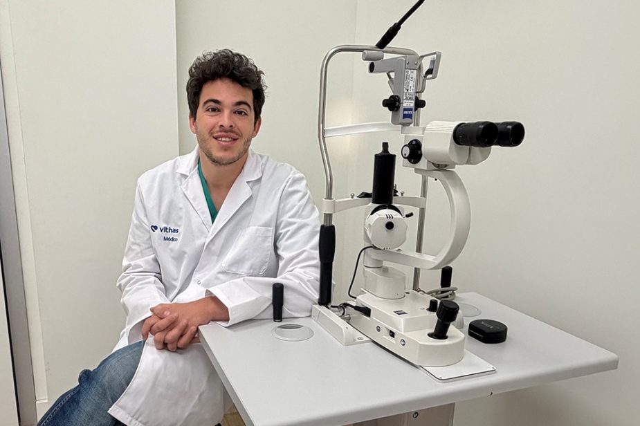 El doctor Francisco Zamorano, especialista en cirugía oculoplástica de Vithas Málaga.