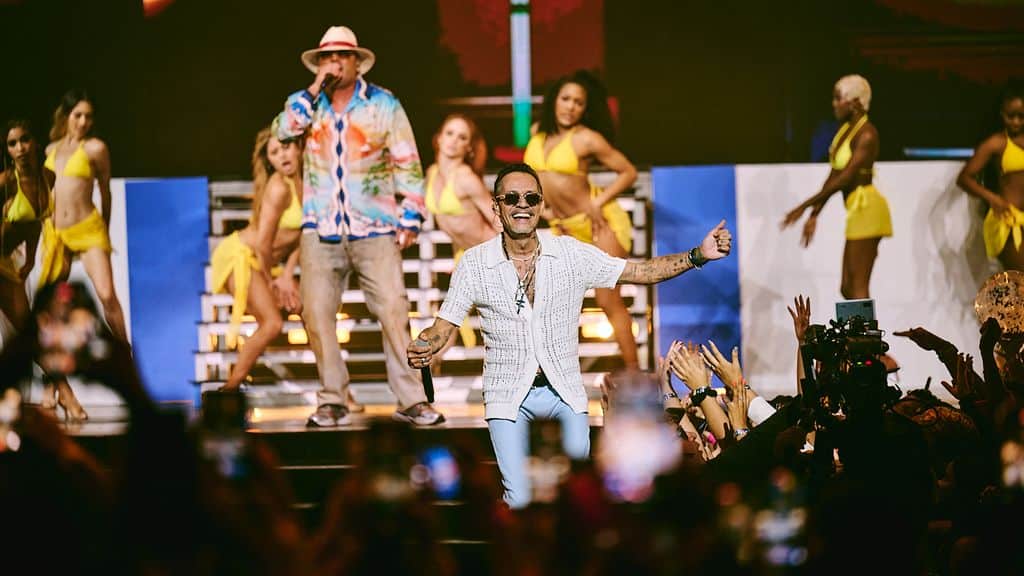 Actuación musical en una gala de Premios Juventud.