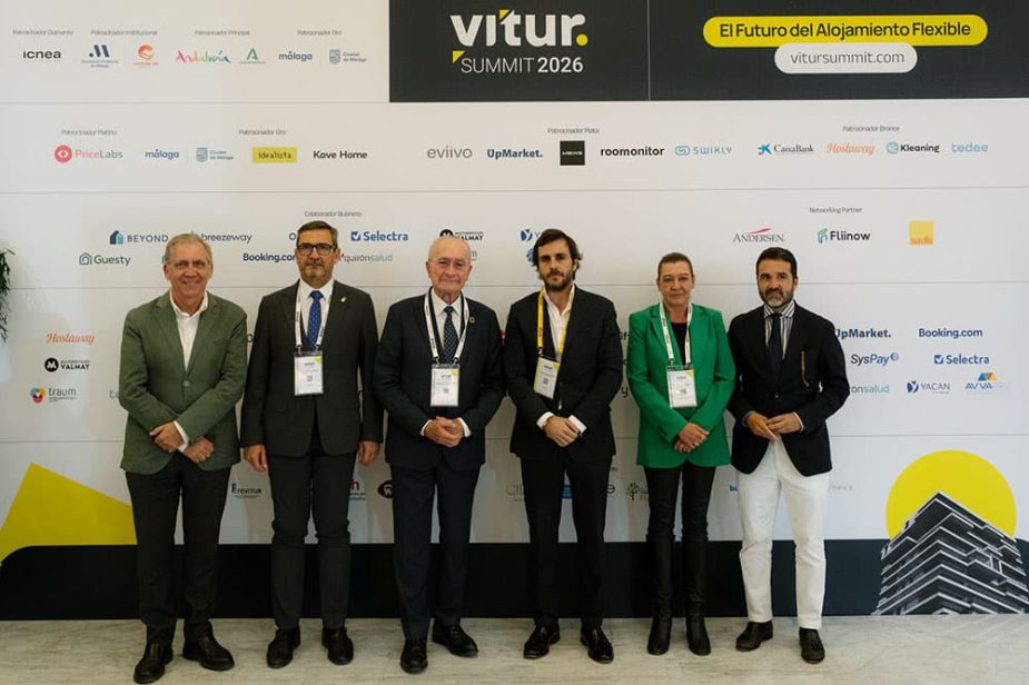 Autoridades y organizadores durante Vitur Summit celebrado en Málaga.