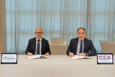 Firma de la alianza entre Unicaja y CEA para la financiación de empresa andaluzas.