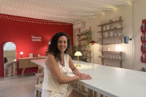 Verónica Núñez en el Taller de Tierra Cocida.