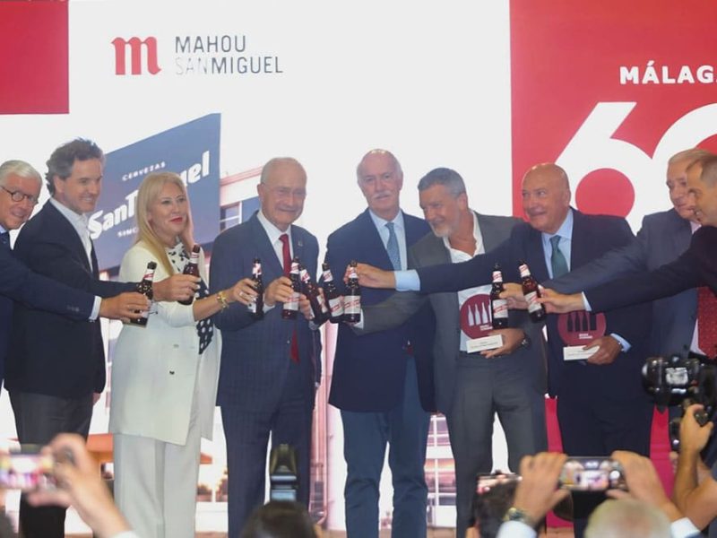 Reconocimientos en el aniversario de Mahou San Miguel en Málaga.