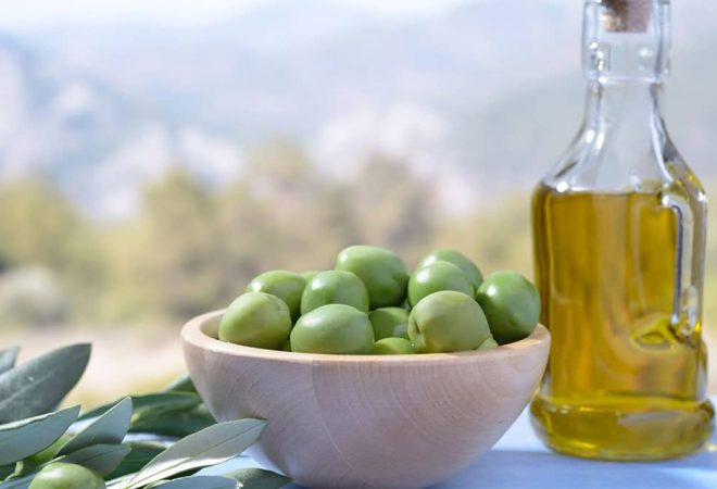 Aceites de oliva premium de Azzayt que llegan al mercado australiano.