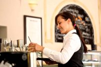 El desempleo cae en Málaga en el mes de agosto.
