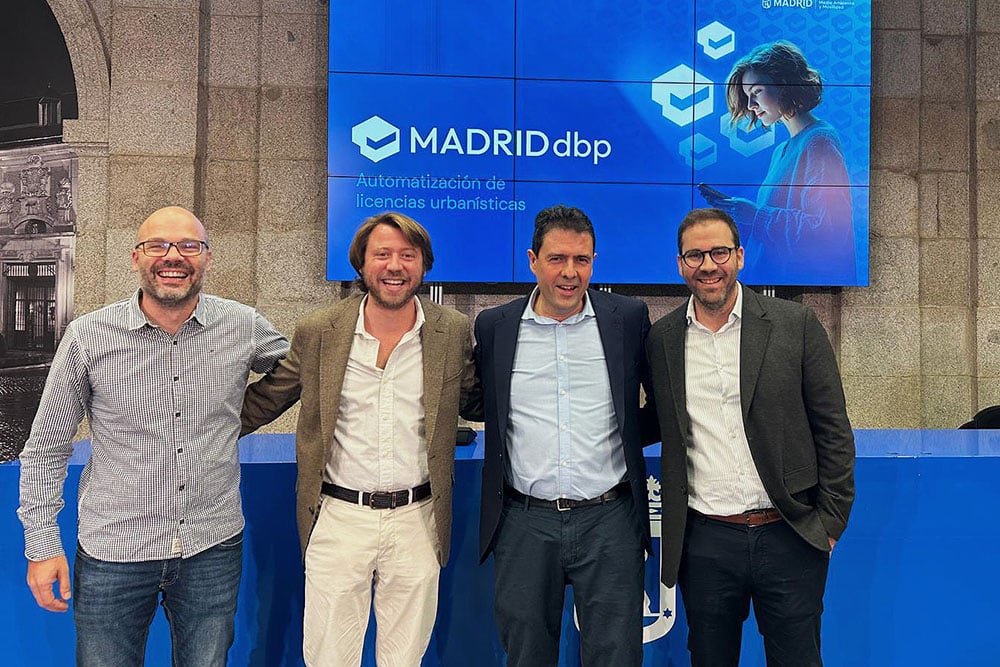 Andrés Corbal, Pedro Ignacio Quesada y Francisco Carmona (Quantia), junto a Fernando López-Manzanares García (Hiberus).