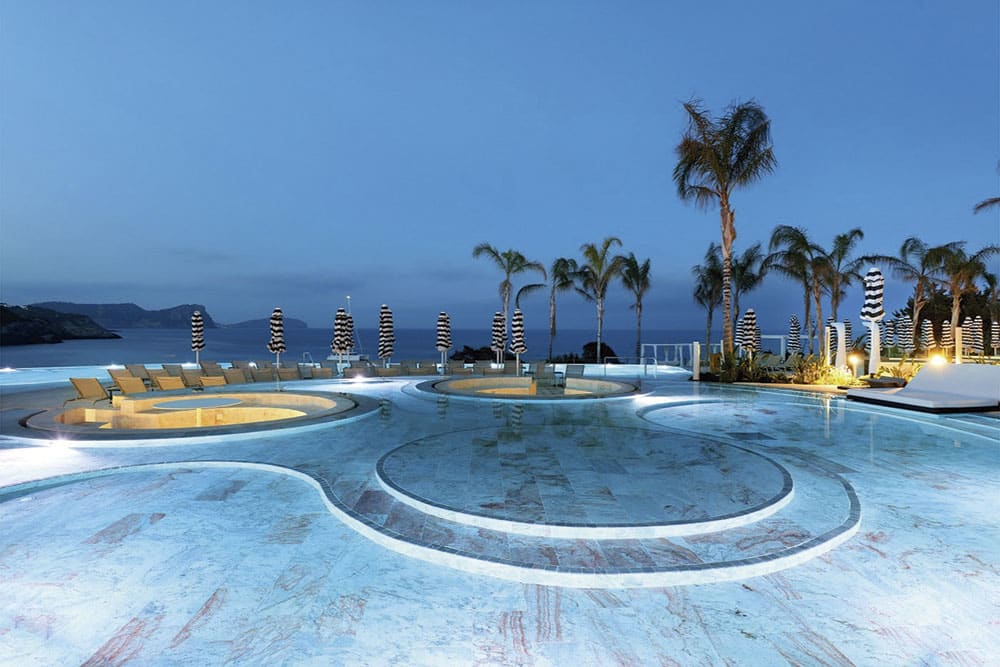 Bless Hotel, en Ibiza, otra de las instalaciones acuáticas en las que ha participado Hidroingenia.